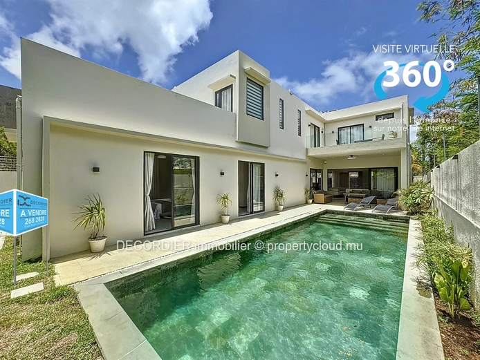 Modern and functional house with swimming pool