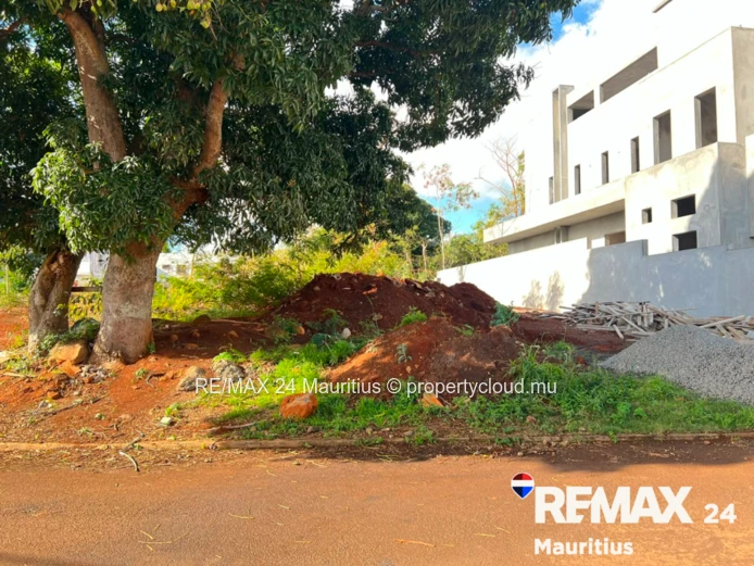 Prime Residential Land in Terre Rouge - 1,126.66 m² | Rs 7,300,000 Your Dream Home Starts Here - Nea