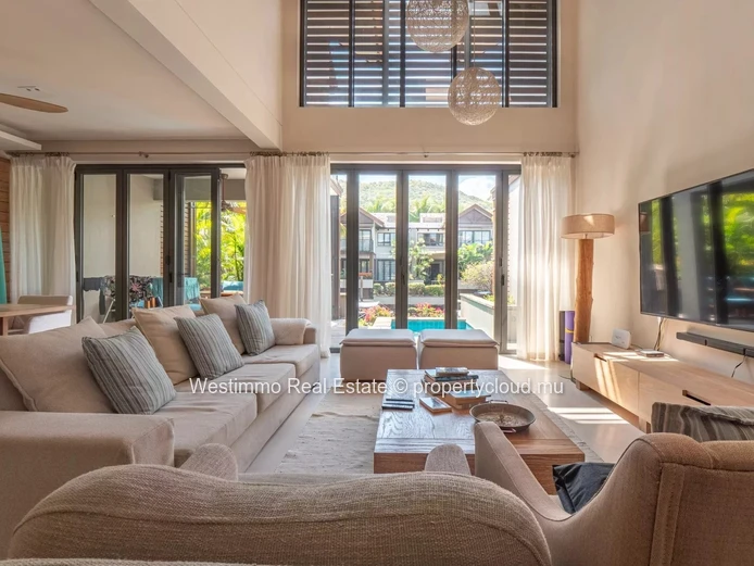 3-bedroom duplex with private pontoon at La Balise Marina