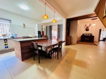 6 Bedroom House