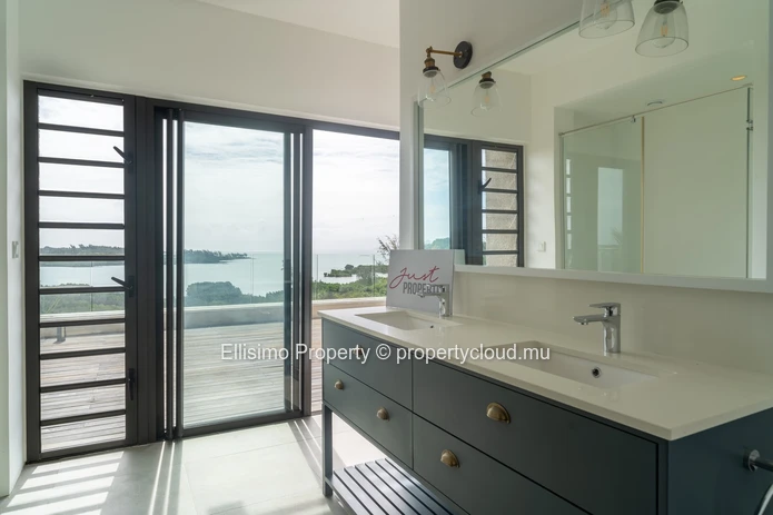 Penthouse Spacieux avec Piscine Privative