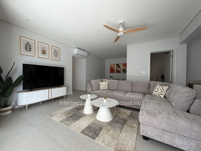 Pereybere | New 144 m² Apartment with Pool, Walk to Beach