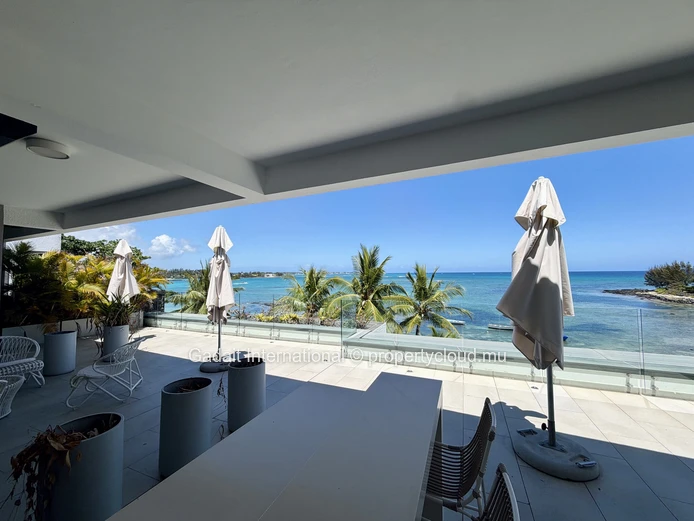 Luxury Beachfront Penthouse in Pereybere – Panoramic Ocean Views of Coin de Mire
