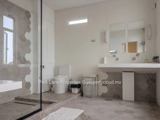 Appartement moderne et bien entretenu de 2 chambres avec terrasse à Floréal