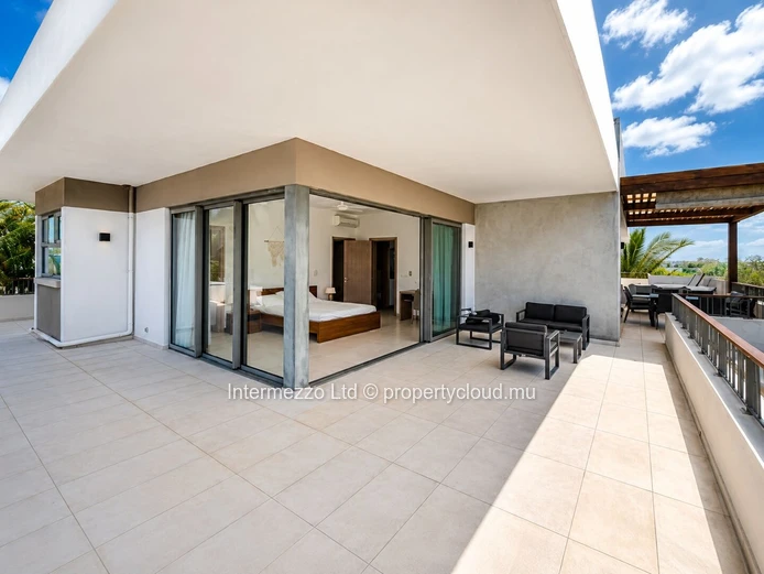 Penthouse IRS vue golf à Mont Choisy – 3 chambres en suite | Dernier étage | Île Maurice