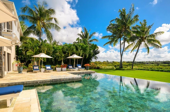 Exceptional 6-Bedroom Golffront Villa with Panoramic Sea & Île aux Cerfs Views