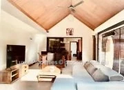 A stunning single-storey villa is available for rent in the secured and upscale Oasis 2 (Evaco) residence in Pereybere.