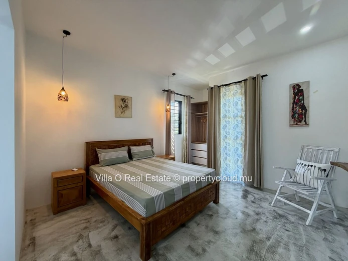 In a private neighborhood, close to the sea, this villa with modern architecture is bright and spacious. It offers in...