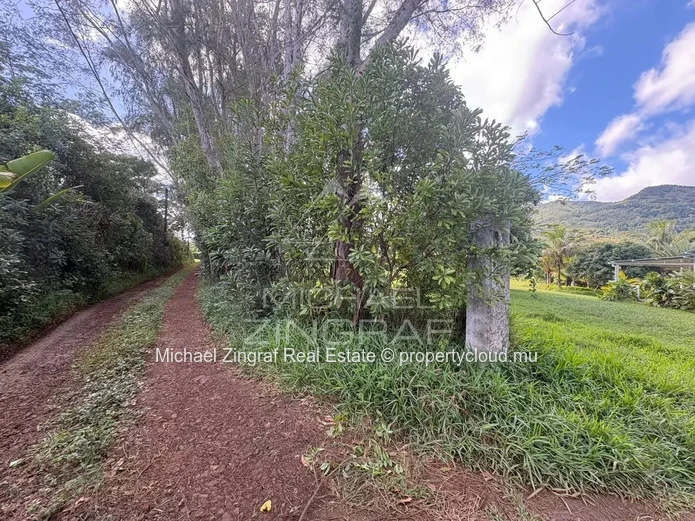 Terrain agricole avec maison conteneur de 3 chambres – Chamarel