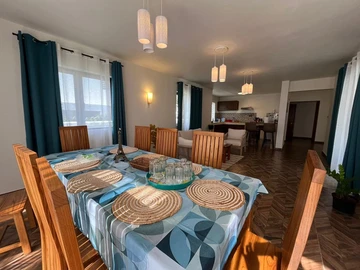 5 Bedroom House
