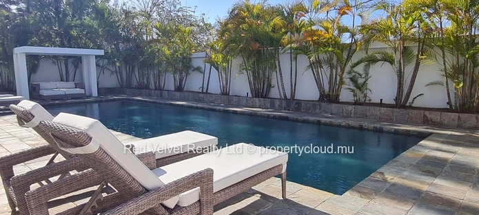 Luxury Villa for Rent in Pointe aux Canonniers | Beachfront Residence
