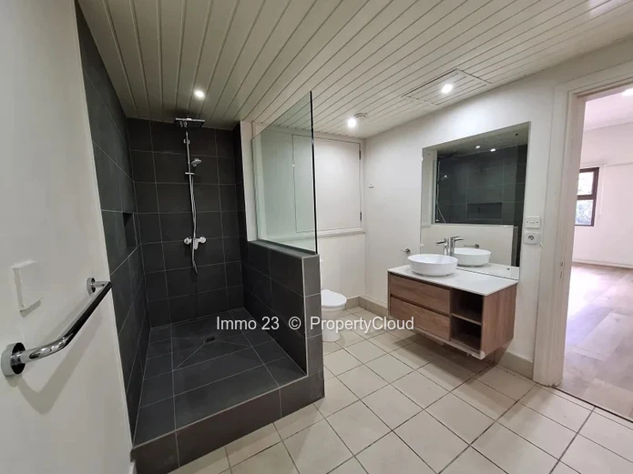 Bureau - 177m2 - Rivi00e8re Noire - Ref. BU89784LO