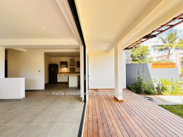 Apartment With Private Garden