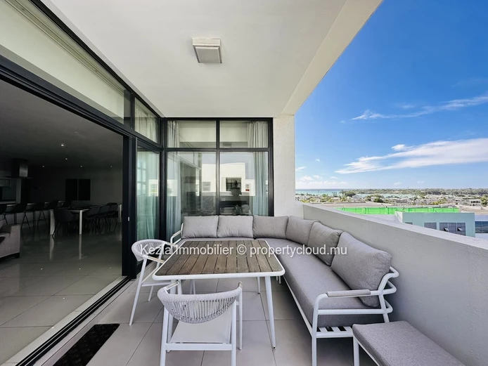 Contemporary Apartment With Sea View