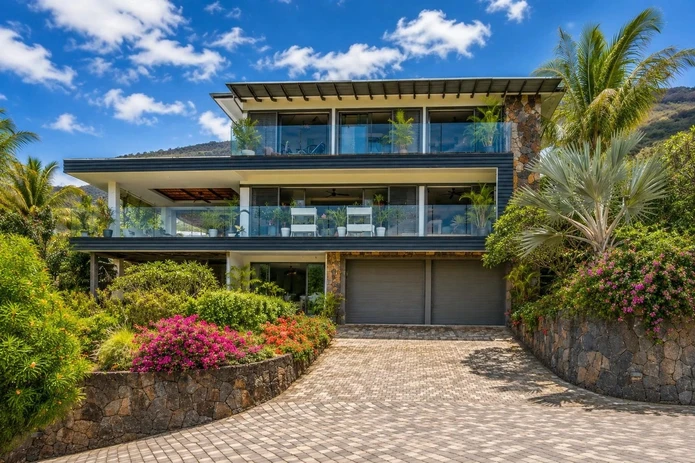 Propriété D’Exception 4 Chambres Avec Vue Mer À Vendre – Rivière Noire