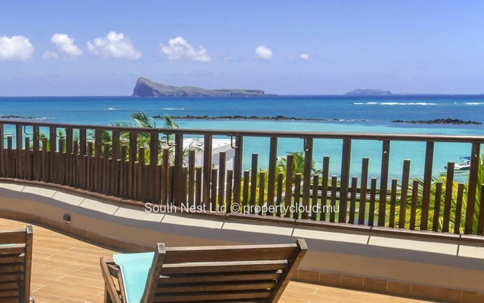 Seafront penthouse with an incredible view