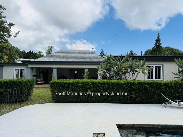 Exceptional 4-Bedroom Ensuite House on an Expansive Estate