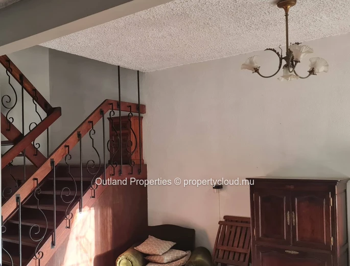 Propriété avec fort potentiel sur la route principale entre Tamarin et Rivière Noire