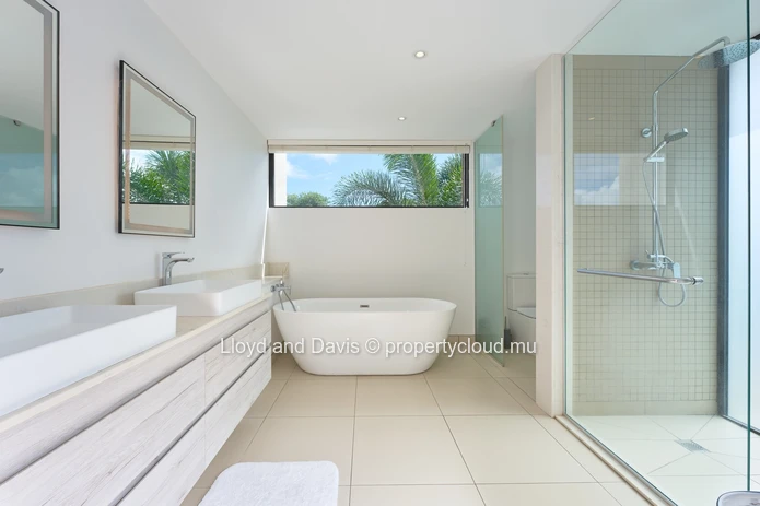 Elegant Villa in a Secure Residence