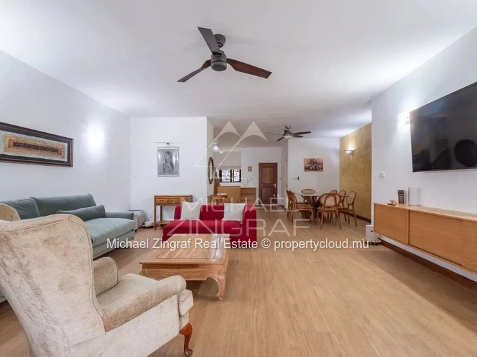 Élégant duplex meublé de 3 chambres en suite avec jardin – Rivière Noire