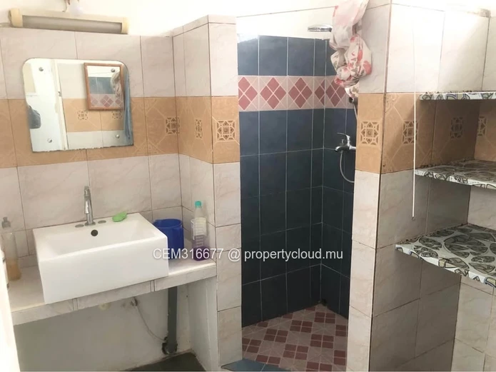 4 Bedrooms House with 2-Bedroom Studio for Sale – Quatre-Bornes 