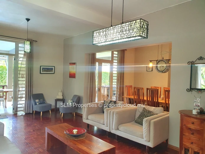 Maison familiale de 5 chambres avec grand jardin à Curepipe