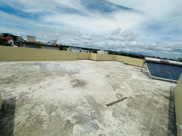 Villa neuve avec piscine à vendre à Pereybère