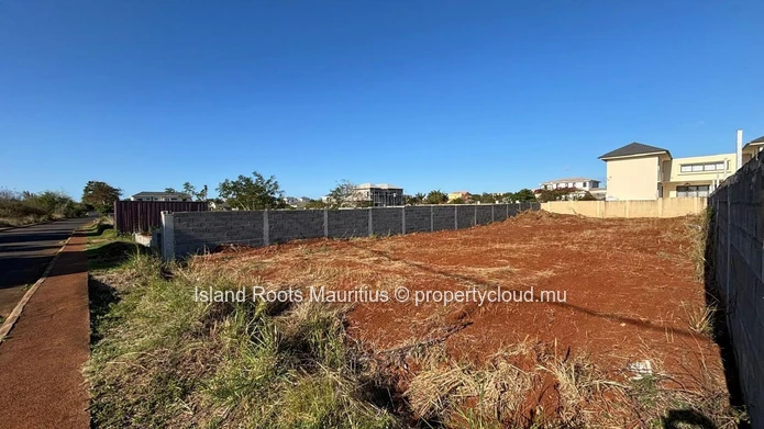Prime residential plot located just 600 meters from the beach at Pointe aux Piments.