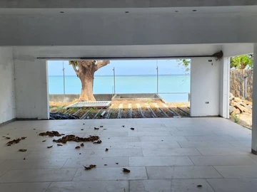 Villa for sale in Baie du Tombeau, Grand Baie, 4 en-suite bedrooms, private swimming pool, sea facing, boat ramp, sea...