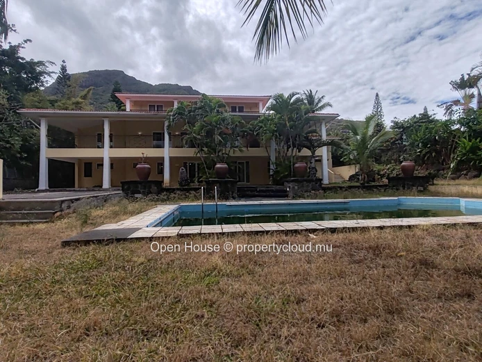 Luxurious Mauritian Villa with Private Pool in Tamarin, Rivière Noire - Black River! 5 Bedrooms, Office, Mountain Vie...
