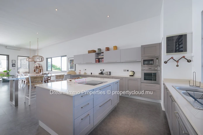 Sublime 3 Bedroom Beachfront Penthouse In Pereybere - Mauritius