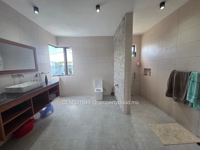 Villa élégante et moderne de 4 chambres à vendre à Grand Gaube