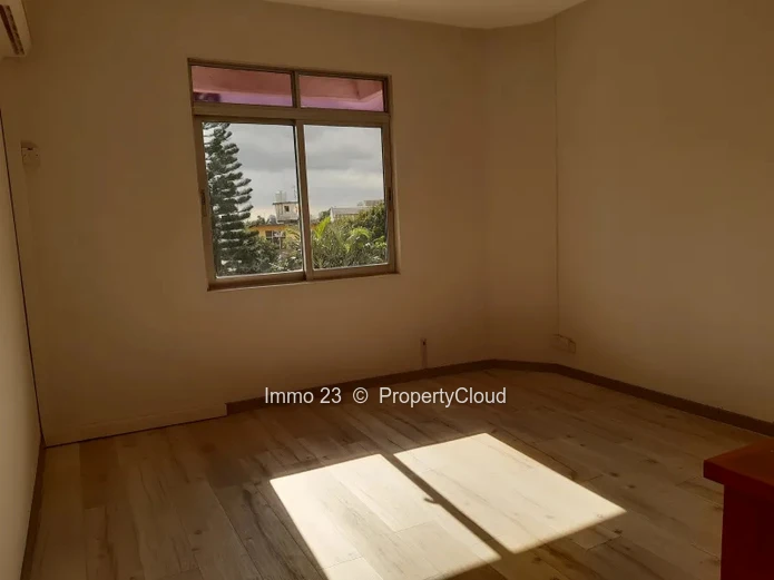 Bureau - 1300m2 - Belle Rose (Est) - Ref. BU48462LO