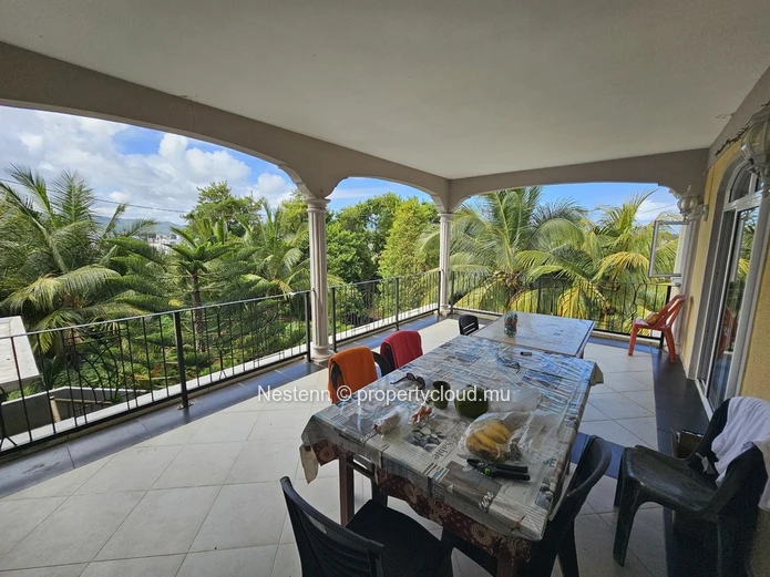 3 bedrooms apartment well located 
