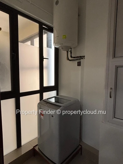 Appartement rénové de 3 chambres au centre de Beau Bassin