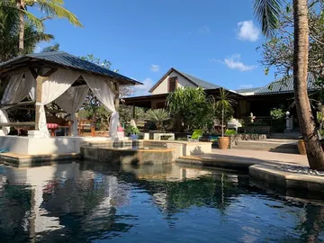 6 Bedroom Villa