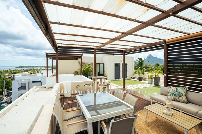 Luxury Penthouse with Stunning Sea Views in Tamarin - 160m² Living Space, Communal Pool, Rooftop Access, Fully Furnished