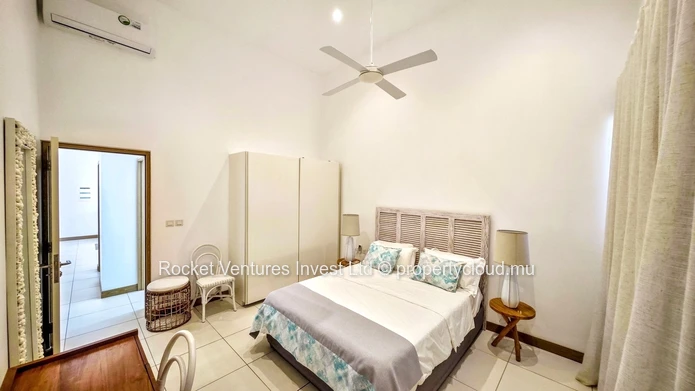 Stunning beachfront 4-Bedroom Villa for Rent in Pointe aux Canonniers