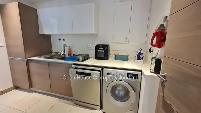 Mont Choisy Park in Grand Baie - IRS Apartment for sale 214m², 3 bedrooms, shared swimming pool, accessible to foreig...