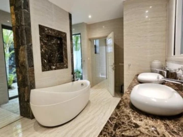 5 Bedroom Villa