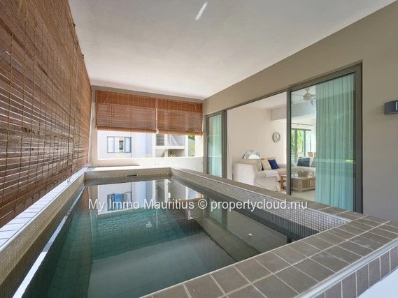 3-Bedroom Apartment with En-Suite Bathrooms, 1 Minute from the Beach