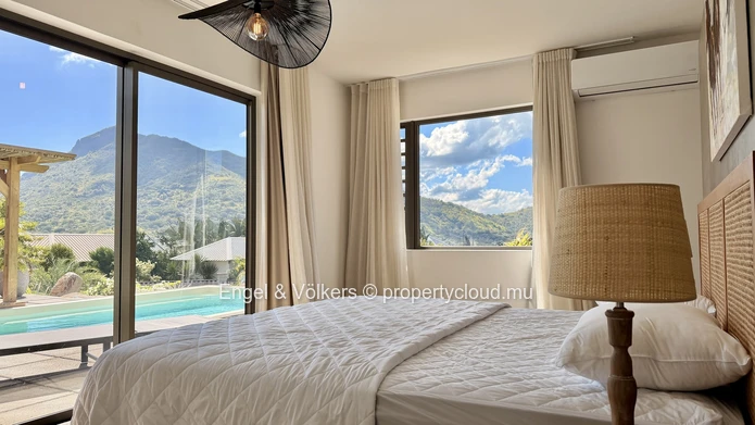 Contemporary Villa for Rent ust Steps from the Sea