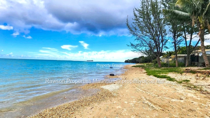 Terrain Résidentiel Près De La Plage Et De La Clinique