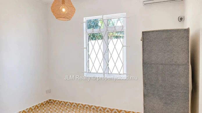 À vendre : Élégante villa rénovée de 4 chambres à Flic en Flac, Île Maurice