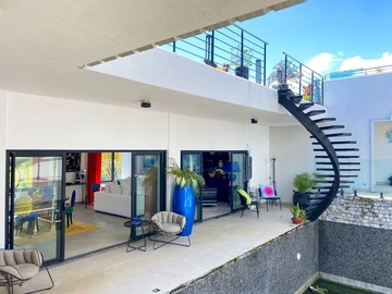 5 Bedroom Villa