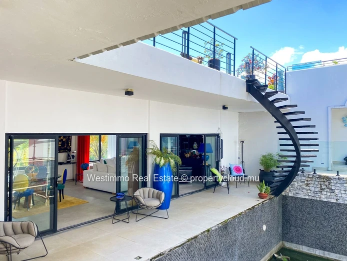 Exceptional 450 m² Riad-style architect-designed villa with swimming pool and sea view