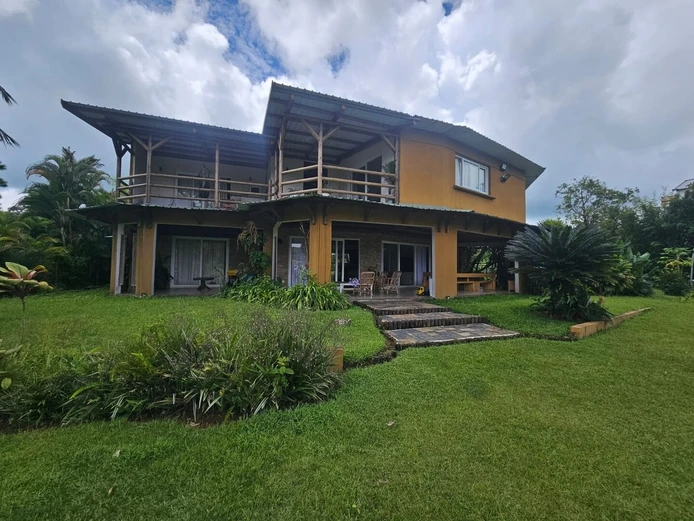 A louer: Villa d'exception de 5 chambres en suite avec vue sur la montagne – Domaine de La Grave, Cluny