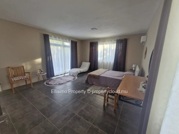 À vendre – Villa 4 chambres dont 2 en suite avec piscine et jardin