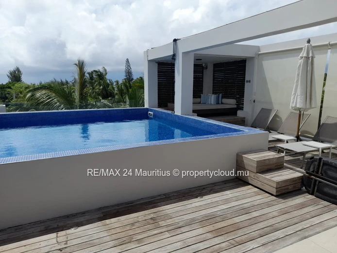 Stunning 3-Bedroom Residence with Private Pool, Jacuzzi, and Direct Beach