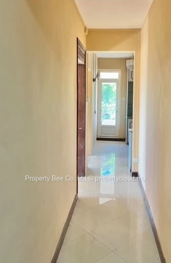 1st Floor Apartment: HillCrest Avenue / Corner of Avenue Des Dodos